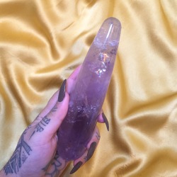 cantcolonizethispussy:  rare amethyst dildo for all my metaphysical