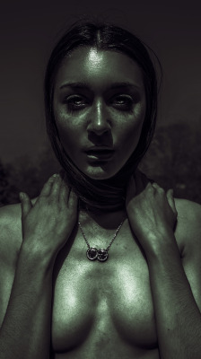 Darkening by harisnukemModel: Emily Brooks