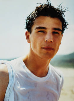 joshhartnettworld:  YOUNG & SEXY JOSH HARTNETT