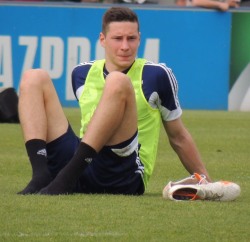 maleathletessocks:  Football. Julian Draxler. Schalke 04.