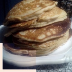 laspecialk:  #Pancakes #MakeMeHappy #BananaPeanutButter #StacksOnStacksOnStacks
