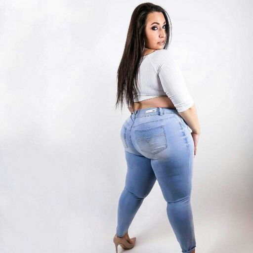 thicksexyasswomen: bodyroyalty:    𝐵𝑜𝒹𝓎𝑅𝑜𝓎𝒶𝓁𝓉𝓎