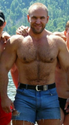 hairytreasurechests:  If you also like hairy and older men who