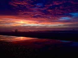 maroon-moon:  Unedited Iphone photos of yesterdays sunrise, truly