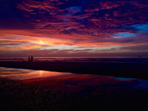 maroon-moon:  Unedited Iphone photos of yesterdays sunrise, truly grateful 