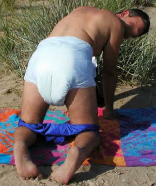 diaperboylatin:  more outside in diapers, i love being outside it’s a great feeling 