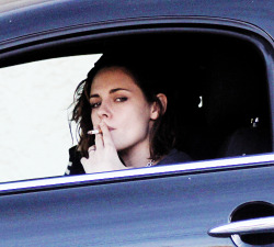 krissteewartss: Kristen out & about in Los Feliz, February