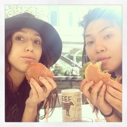 Date day with @destructodisk! #babyburg #mamaburg (at Burger Lounge)