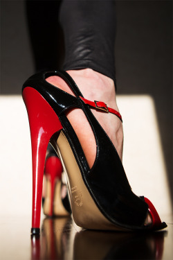 ohilovemymuffinboy:  5-inch-and-more:  Red heel http://5-inch-and-more.tumblr.com/archive