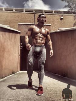 dudepussy:  musclehunkymen:  Hot muscle Chase Ketron.  incredible