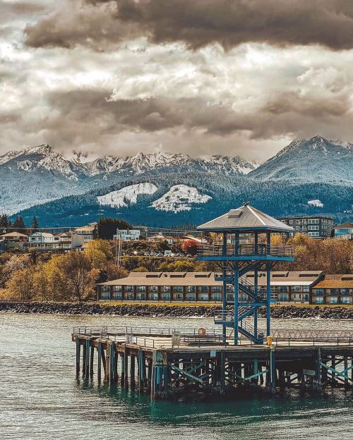 visitportangeles:  ☁️ moody monday ☁️ with @sharpe.diem