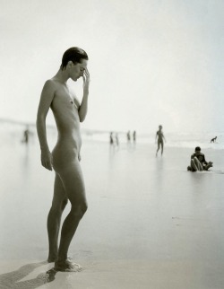benudenfree:  beauty nude on the beach   -  ph. unknown