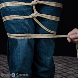 ropespace:  This GIF shows the steps for a “ladder tie” with