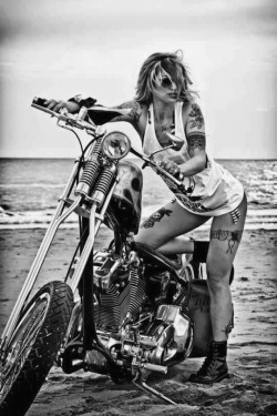 hot-biker-girls:  Biker Girl