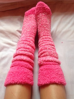 size-doesnotmatter:  I bought new fluffy socks and now I never