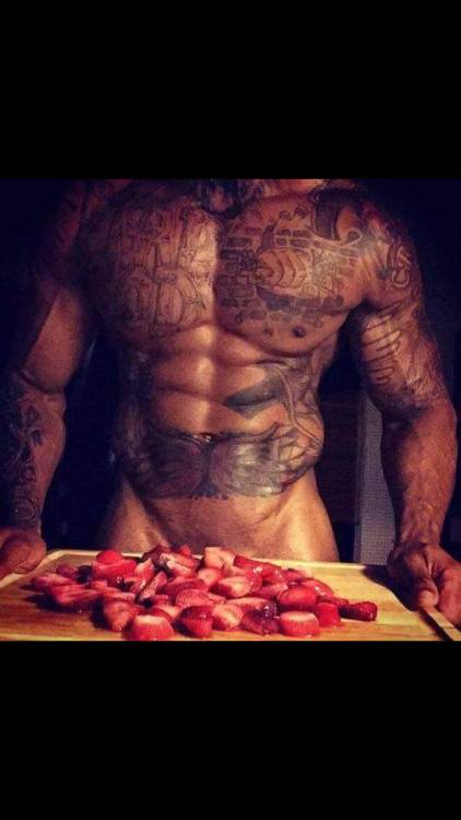 wouldn’t mind sticking all of that in my mouth….the strawberries look good too