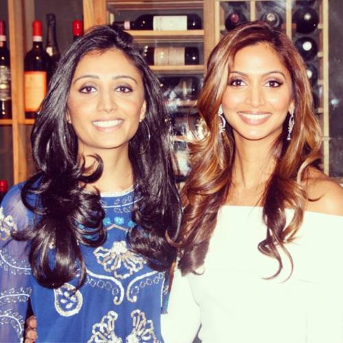 fan1875:  indian-babe:Sisters Look more like mother and daughters.Damn