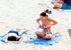 celebs-pokies:  Natalie Portman topless at the beach [album]