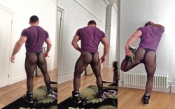 234pantyjock:  daviddavidxxl:  Men’s mesh workout tights from