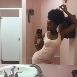 iamhannalashay: The bathroom matched my dress   IG : iamhannalashay