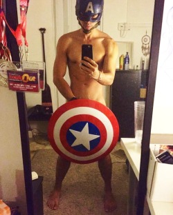 shadowystrangerenthusiast:  Captain America taking selfies before