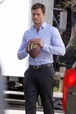 everythingjd:  Jamie throwing around a football behind the scenes.