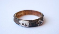 historyarchaeologyartefacts:John Jones? Mourning ring, 1657 -