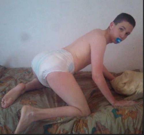 diaperboylatin:  more of my fav diaper boys 