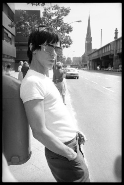 rimbaudwasademonchild:  Iggy Pop. Berlin, 1977. © Esther Friedman.