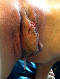 milf-universe:  mommyandmore: . A good blowjob is all about touch„