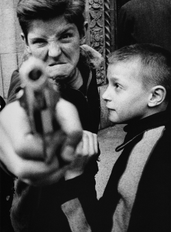 pikeys:  William Klein - Gun 1, New York (1955) 