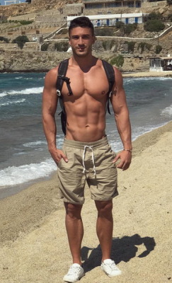 jazzbythelake:  hunks4you:  Follow https://hunks4you.tumblr.com/