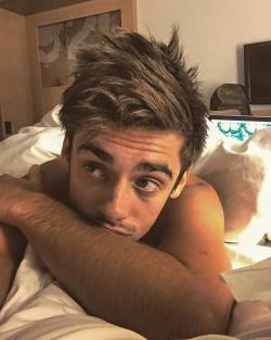 queensaver:  In bed with Chris Mears on Easter Monday…mmm 