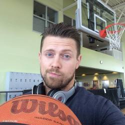 stephluvzrasslin:  The Miz…cute..