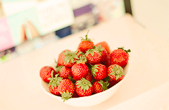 theskinnyartist:  can we just appreciate how great strawberries