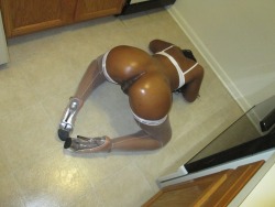 cheatinggfexploited:  Sex in the Kitchen  An ass like this deserves