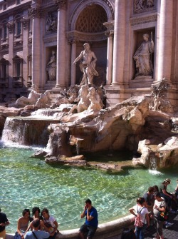 breathtakingdestinations:  Trevi Fountain - Rome - Italy (by PapaPiper