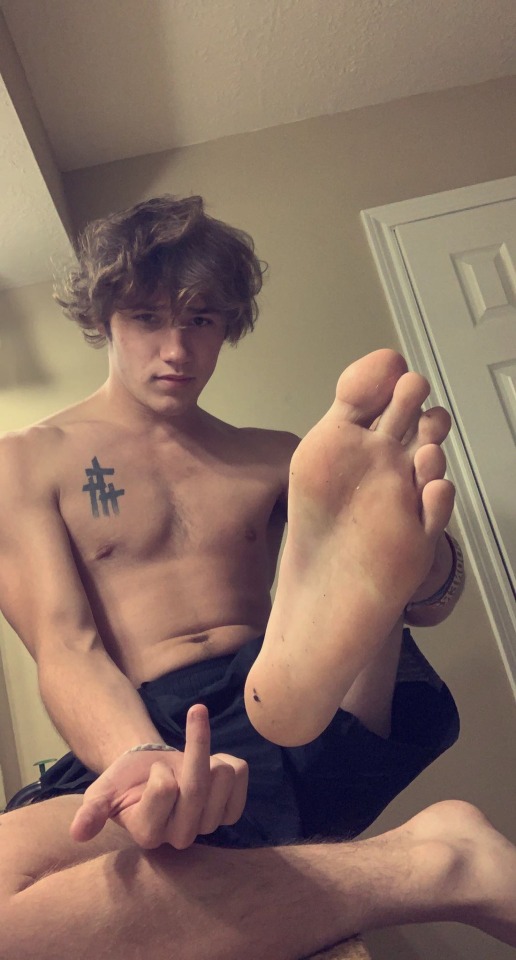 feetman80-deactivated20220409: perfect feet