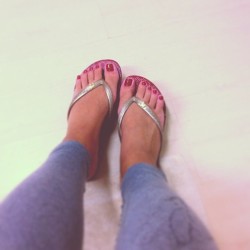 ifeetfetish:  Beautiful feet from @gabisteles #feet #foot #feetlove