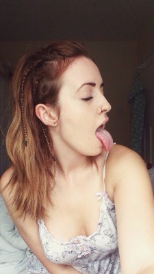 yaddy123:  My tongue is awfully long. Also I now like my face