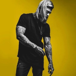 apothecary87:  Who called @spizoiky yellow…. #TheManClub  