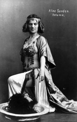  Aline Sanden as Salome 