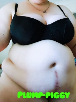 plump-piggy:I love being fat!! I need to gain much more weight