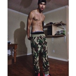 itsronniebanks:  Flexin 😂 