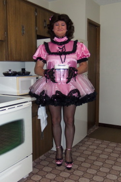 maidteri:    Locked into my pretty Sissy Maid Dress and my chastity