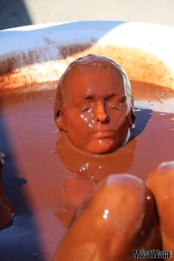 wampicsandgifs:  Michelle’s Chocolate Bathing at MostWam.com