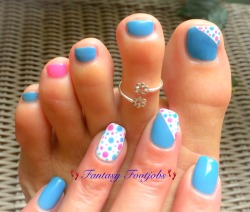 fantasyfootjobs:  Blue and pink mani/pedi. I think it will look