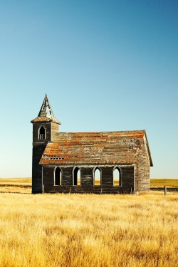 abandonedandurbex:  The abandoned Rocky Valley Lutheran Church