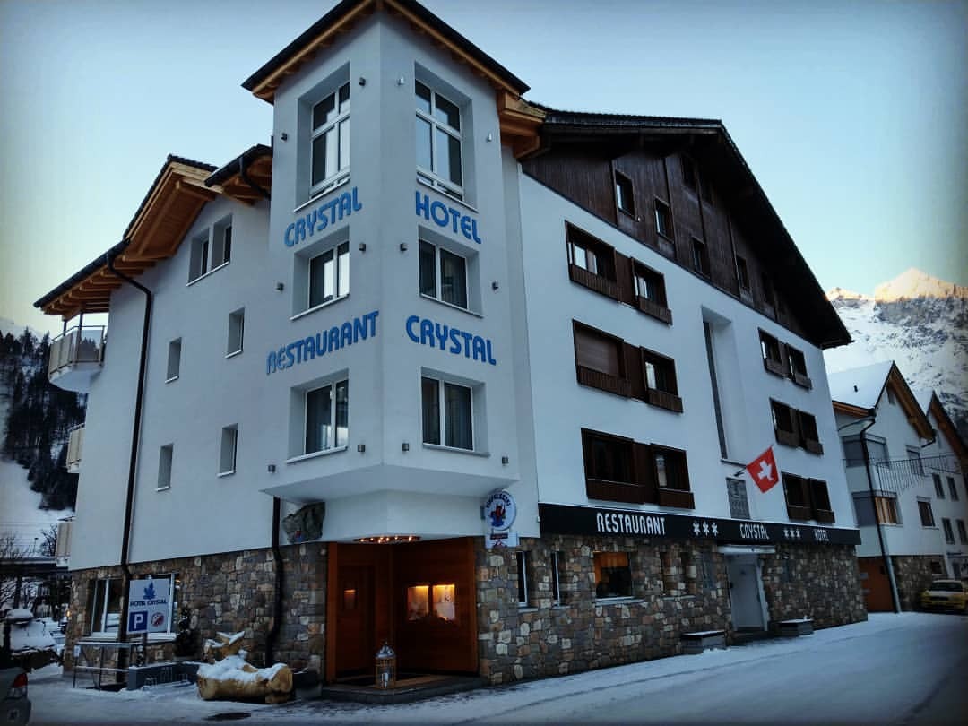 <p>Ein sonniger Tag beginnt in Engelberg.<br/>
@hotel_crystal_engelberg @restaurant_tuifelsstei @engelberg.titlis #snow #powder #eifachschoen  (hier: Hotel Crystal Engelberg)<br/>
<a href="https://www.instagram.com/p/BsKiL_IneBA/?utm_source=ig_tumblr_share&igshid=cp8e6atfysh0">https://www.instagram.com/p/BsKiL_IneBA/?utm_source=ig_tumblr_share&igshid=cp8e6atfysh0</a></p>