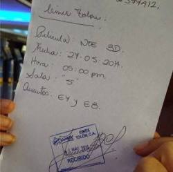  Esto paso en un cine en Venezuela, un papel escrito a mano y